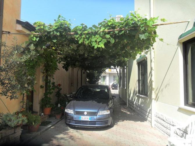 Albergo Villa-Brandi --- Pensione Completa --- 贝拉里亚-伊贾马里纳 外观 照片